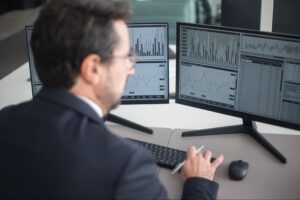 Financial data governance and controls on a digital dashboard